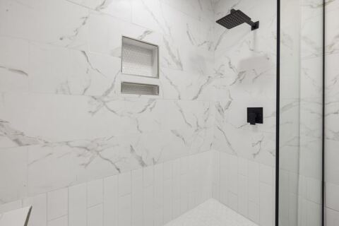 Douche italienne : prix réel, contraintes et erreurs de pose